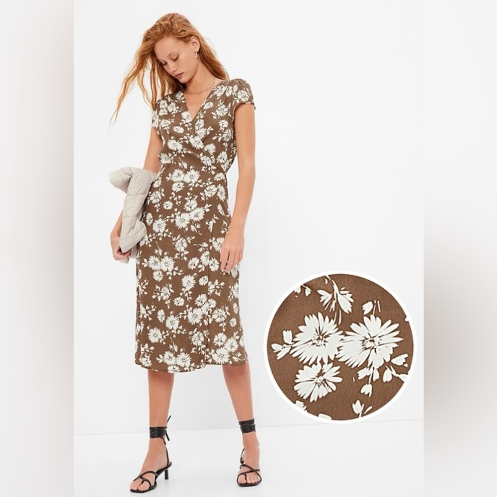 GAP Lenzing Ecovero midi floral wrap dress. Size Medium